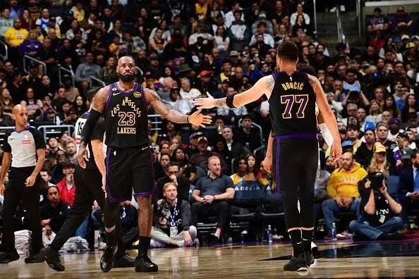 Lakers Capture a Win Against the Hawks, Ending Losing Streak