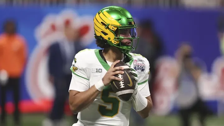 Why Oregon’s Quarterback Returning to School Could Benefit the New York Jets