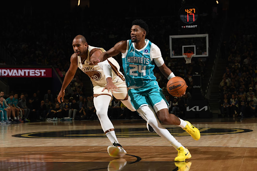 Hornets Struggle Against Warriors in High-Scoring Showdown