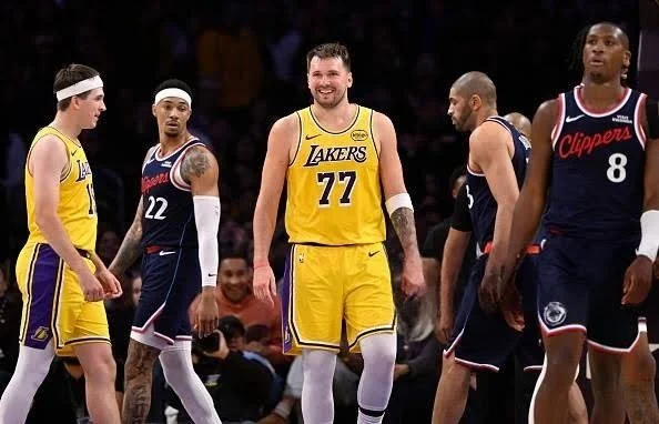 Lakers Edge Out the Clippers in the Final Regular Season Battle