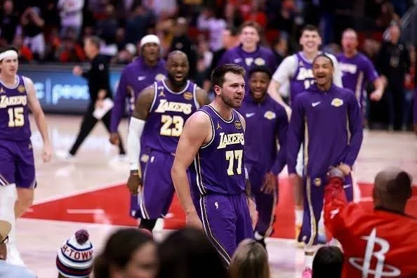 The Lakers Halt the Rockets Comeback and Extend Their Winning Streak