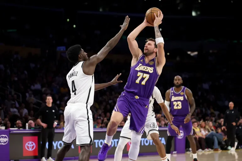 25-26 Lakers Get Past the Nets After Late Fourth Quarter Surge