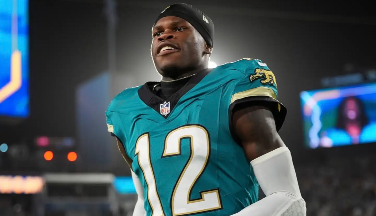 Focusing on Defense Is the Right Decision for the Jaguars 22-Year-Old Two-Way Star