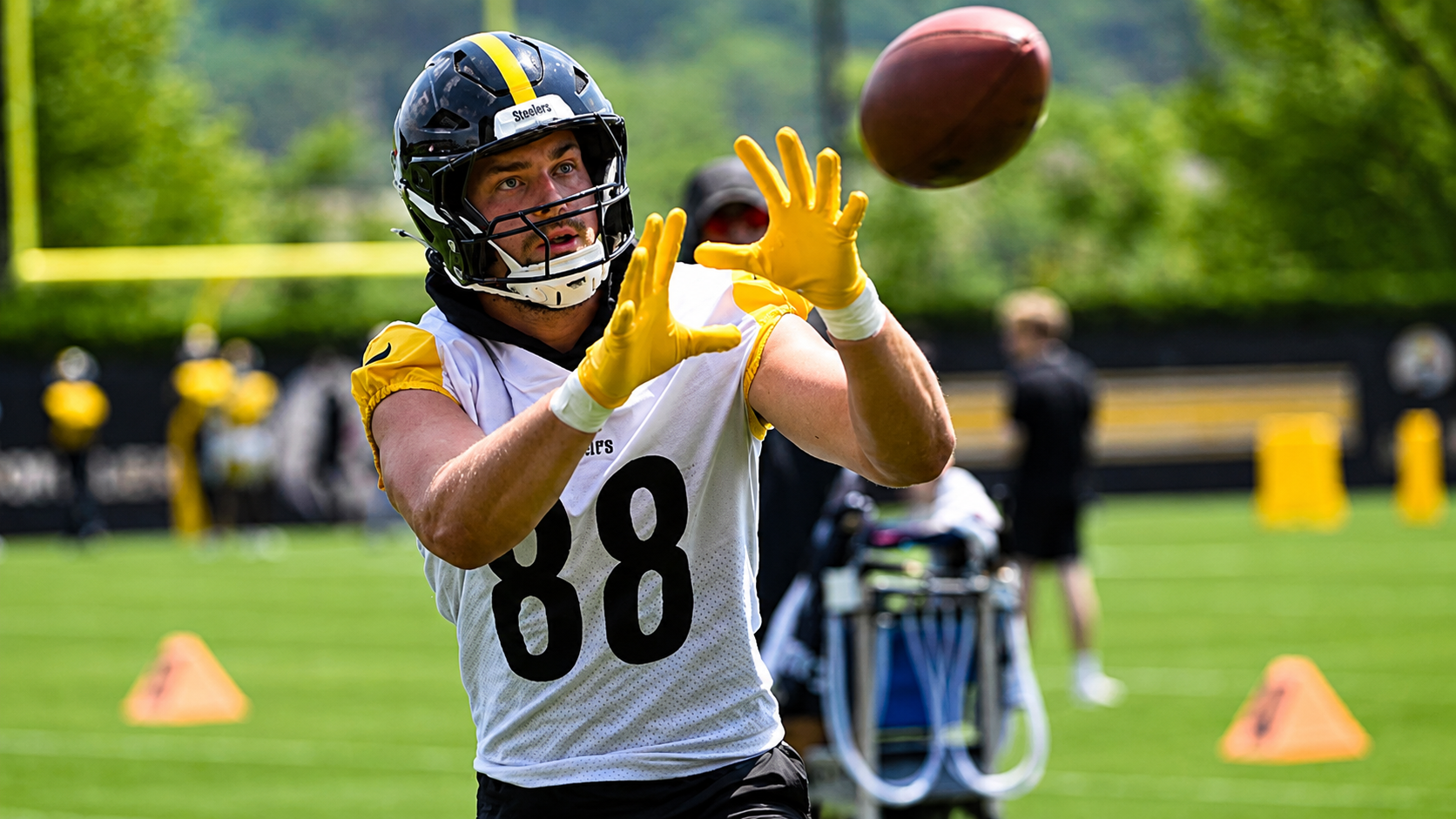Inside the 2026 Steelers: Tight End Opens Up About Mike McCarthy’s Impact on Team Culture