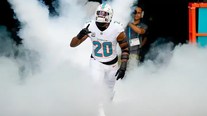 What Does the 2025 Tackle Leaders Extension Mean for the 2026 Miami Dolphins Linebacker Room?