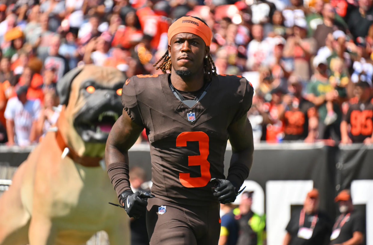 27-Year-Old Cleveland Browns Wide Receiver Causes New Locker Room Drama on Social Media
