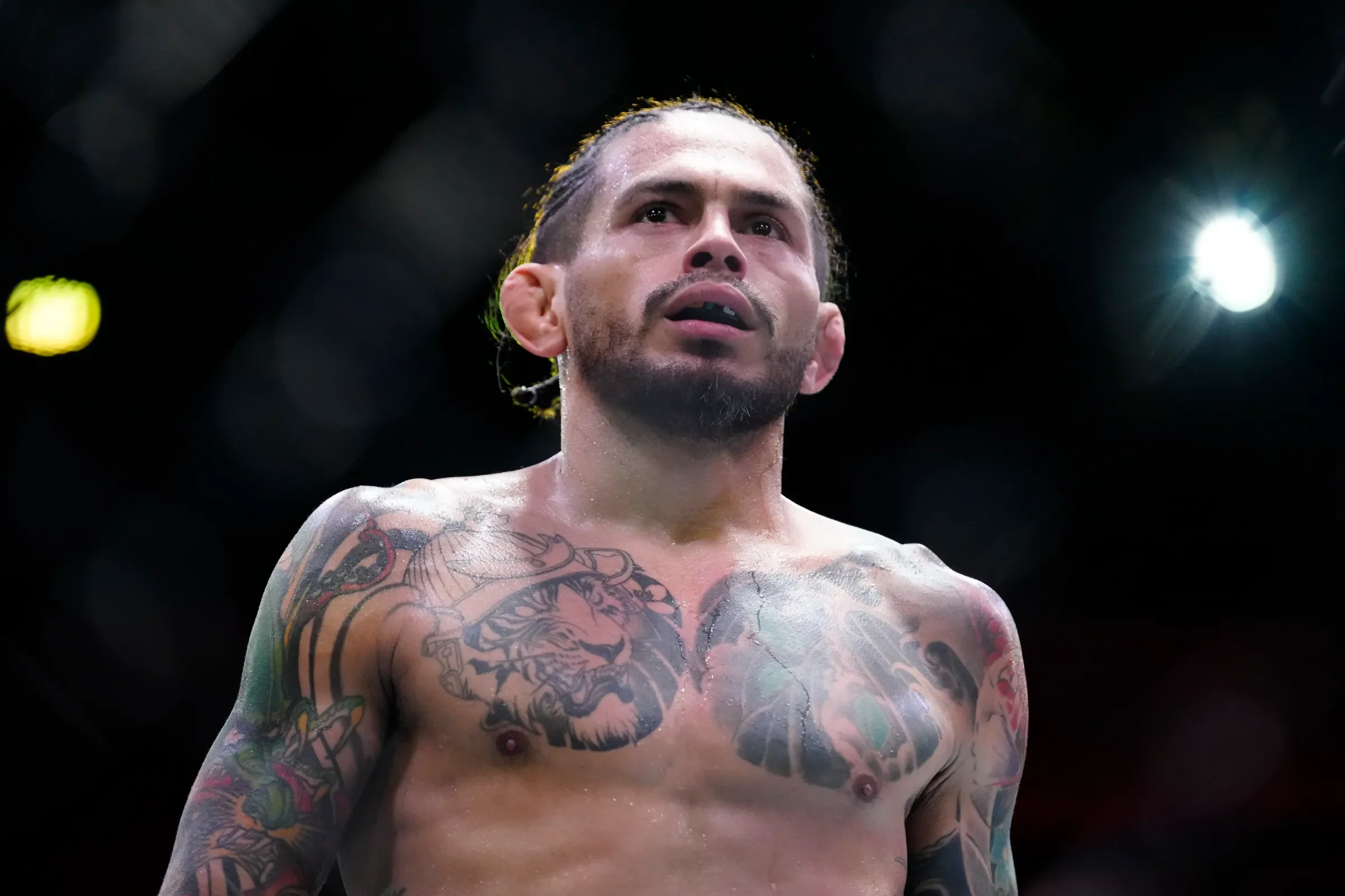 A 37-Year-Old Featherweight Goes for Quarantillo’s Throat at UFC Fight Night