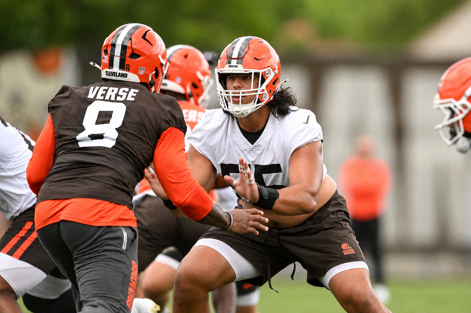 Tempers Flare Between Browns Rookie Tackle and Star Defender at 2026 Training Camp
