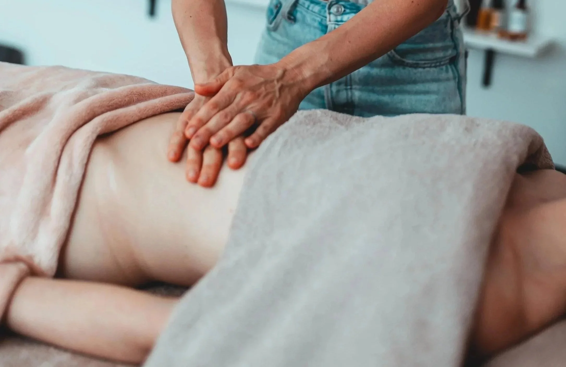 Sarah Zipper naturopathe spécialisée troubles hormonaux féminins Paris