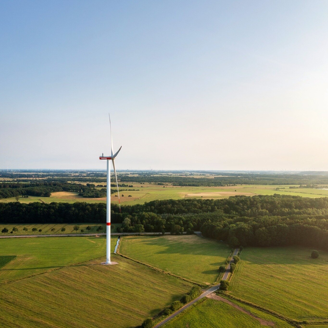 Hochwertige Bilder des Windparks Vaale-Wacken f&uuml;r das Marketing und die Kommunikation.

www.seaside-stories.de

 #businessfotografie #businessreportage #werbefotografie #drohnenfotografie #luftbildaufnahmen #drohnenbilder #contentcreater #schles