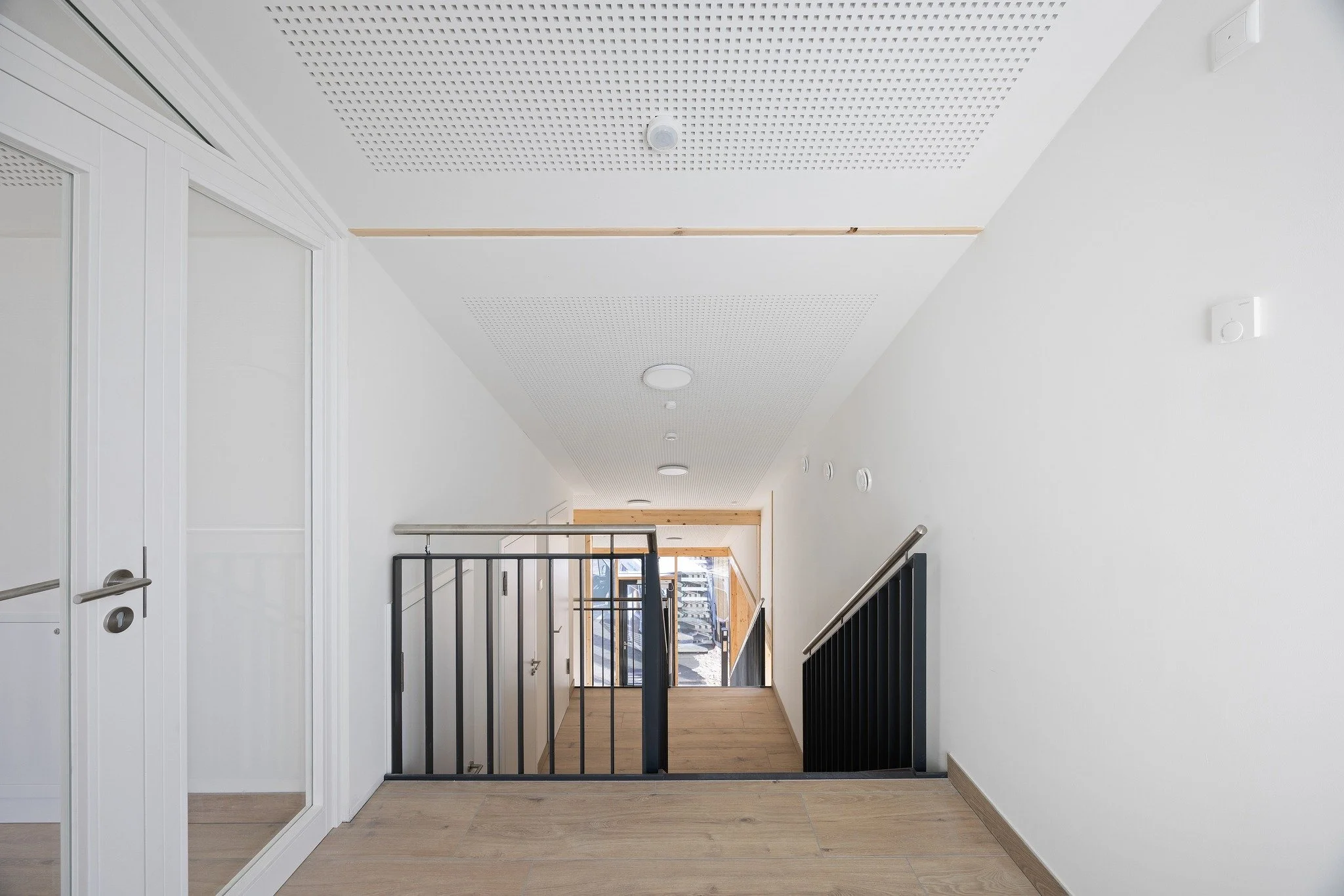 🏢 Architektur in Szene gesetzt
F&uuml;r Jebens &amp; Schoof aus Heide durfte ich den neuen Bauhof in Meldorf fotografisch begleiten. Klare Linien, moderne Materialien und durchdachte Gestaltung. Architektur, die sowohl funktional als auch &auml;sthe