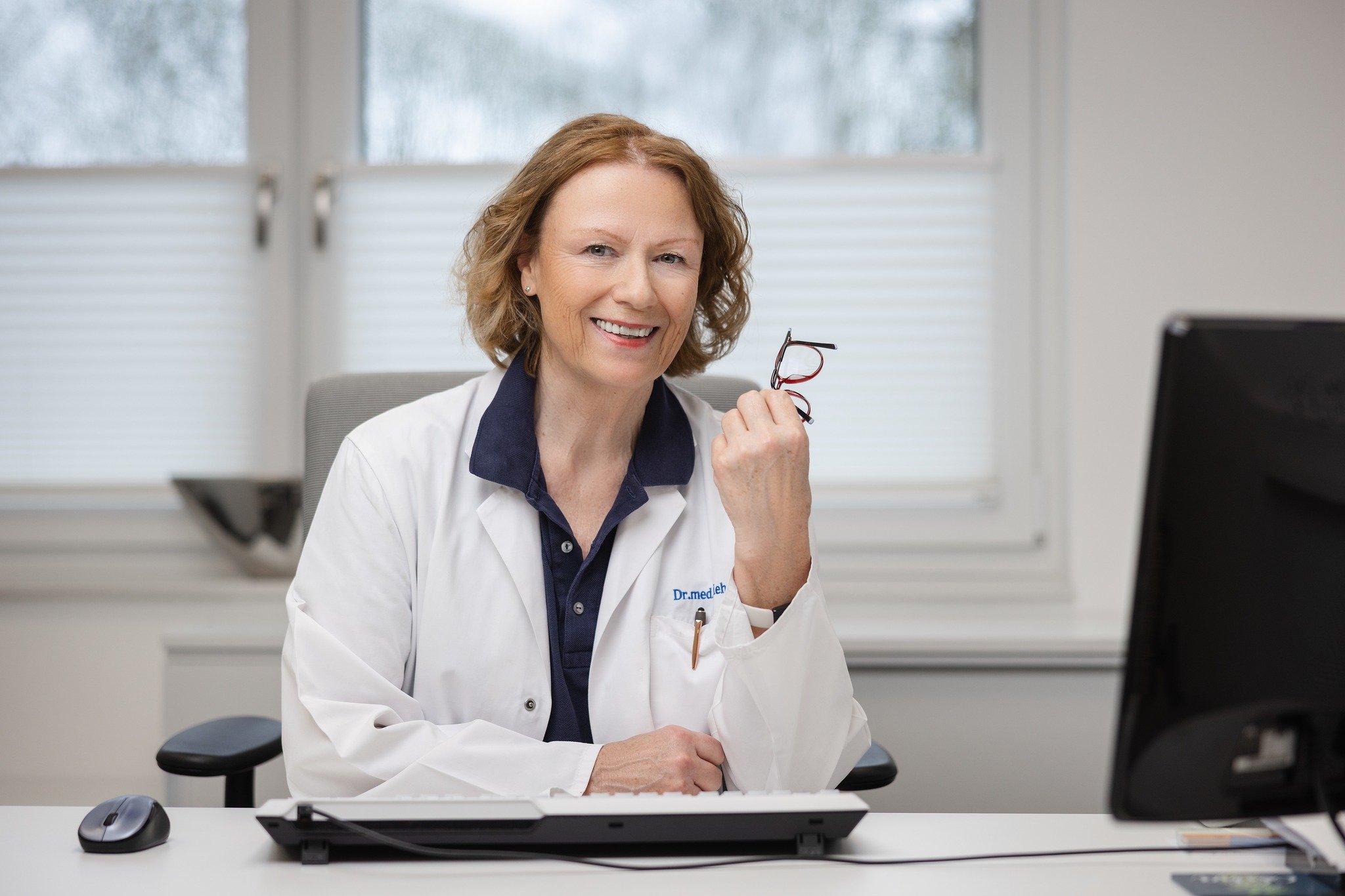 🏥 Einblicke in den Praxisalltag
F&uuml;r die Gemeinschaftspraxis in T&ouml;nning durfte ich den Arbeitsalltag fotografisch begleiten. Nat&uuml;rliche Portraits und authentische Szenen zeigen das Team, die Atmosph&auml;re und die Herzlichkeit der Pra