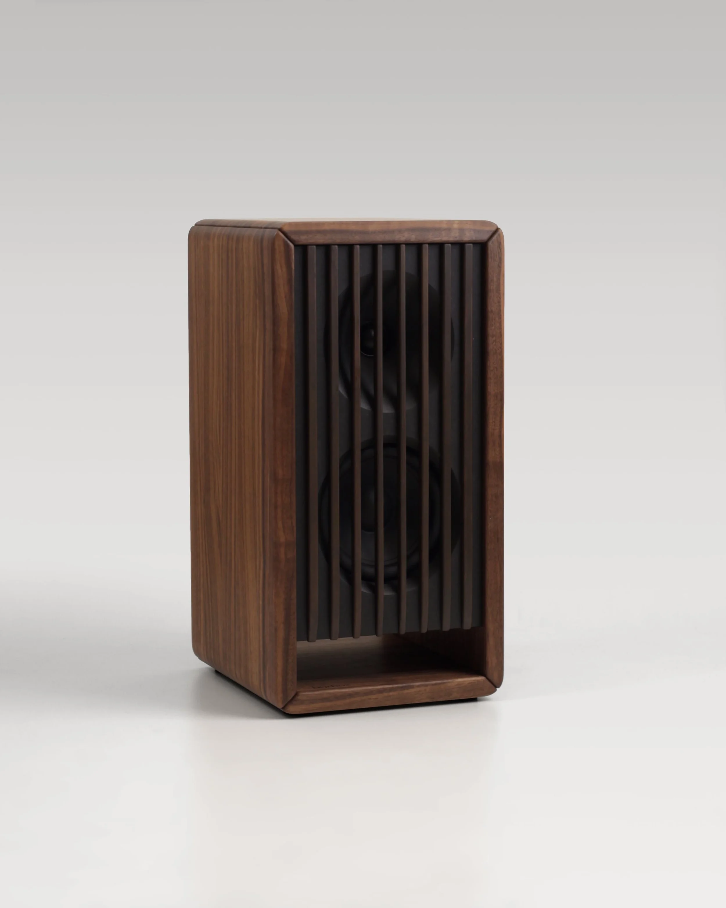 Hello B.02! Die b&auml;rbox-Familie hei&szlig;t die kleine Schwester der B.01 herzlich willkommen 🥳

Find out more (Link in bio): www.baerbox-lautsprecher.de

#speaker #audiophile #audio #interiordesign #woodworking