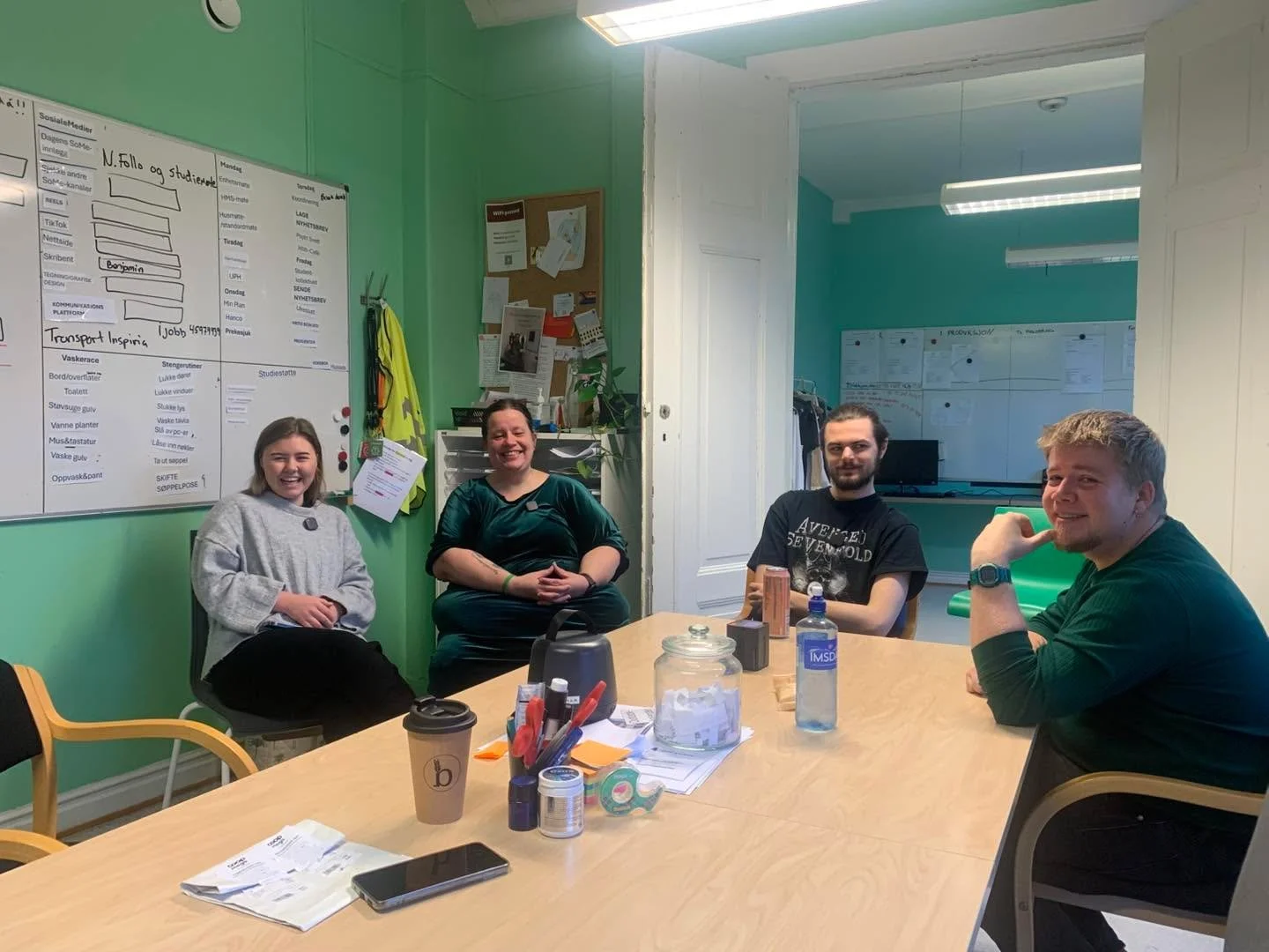 I dag har vi hatt storfint bes&oslash;k av en r&aring;kul duo fra @fontenehusetnordrefollo! De ville l&aelig;re litt om hvordan vi driver podkasten v&aring;r Prekesjuk, og hvilket utstyr vi bruker🎙️🔥 NOMONO FTW❤️

Vi ser frem til podkast-samarbeid 