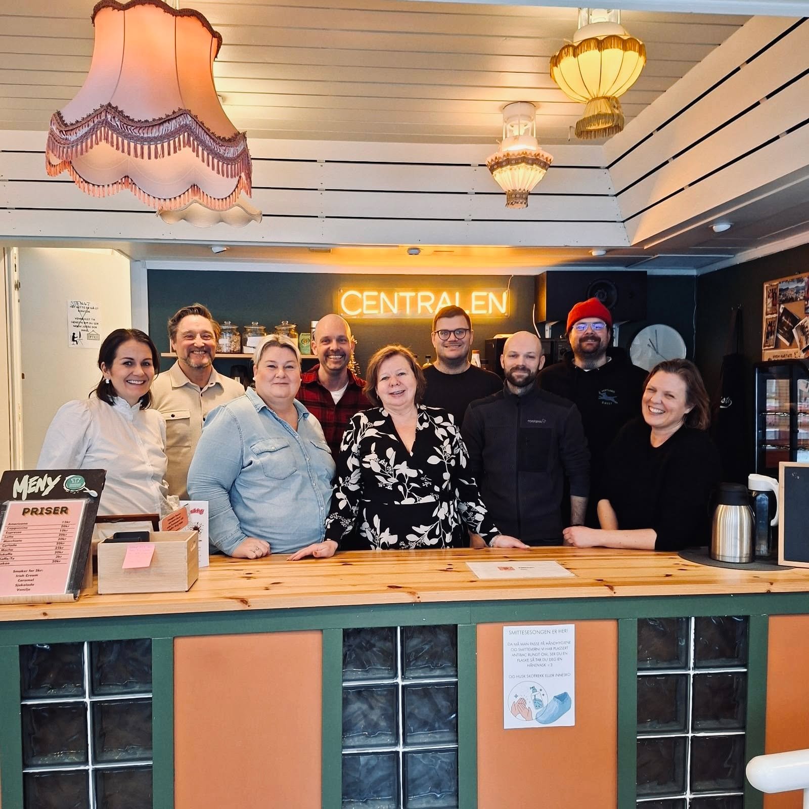 P&aring; morgenen i dag fikk vi bes&oslash;k av Fylkestinggruppa til @ostfold_arbeiderparti 😀
Vi hadde et fint m&oslash;te der vi snakket om hvordan vi arbeider med &aring; bekjempe utenforskap og hvordan vi kan samarbeidet for &aring; n&aring; enda