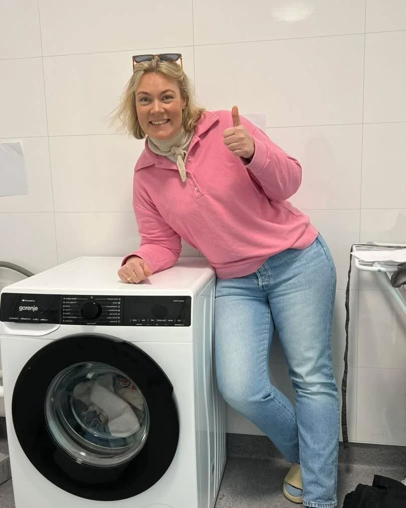 Vi vil rette en STOR takk til @martinsenogsonn for kjempegod service!! N&aring; kan vi vaske b&aring;de mopp&aelig;r, klut&aelig;r, forkl&aelig;r, lage smoothies og bake kaker og boll&aelig;r igjen 😍🤝🙌
Vi takker ogs&aring; @arne_nilsen_as for kjap