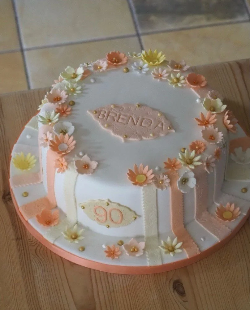 ☀️BRENDA AGED 90 &bull; is my new favourite customer. She&rsquo;s organized her very own birthday garden party and ordered her own cake. Go Brenda 
🥳 

#ipreview via @preview.app