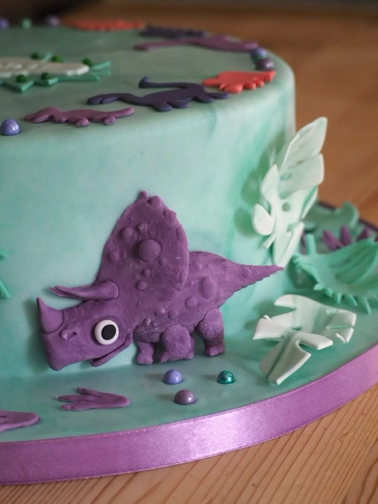 🦖What do you call a dinosaur that loves cake? A cake-o-saurus 🤣 

#ipreview via @preview.app