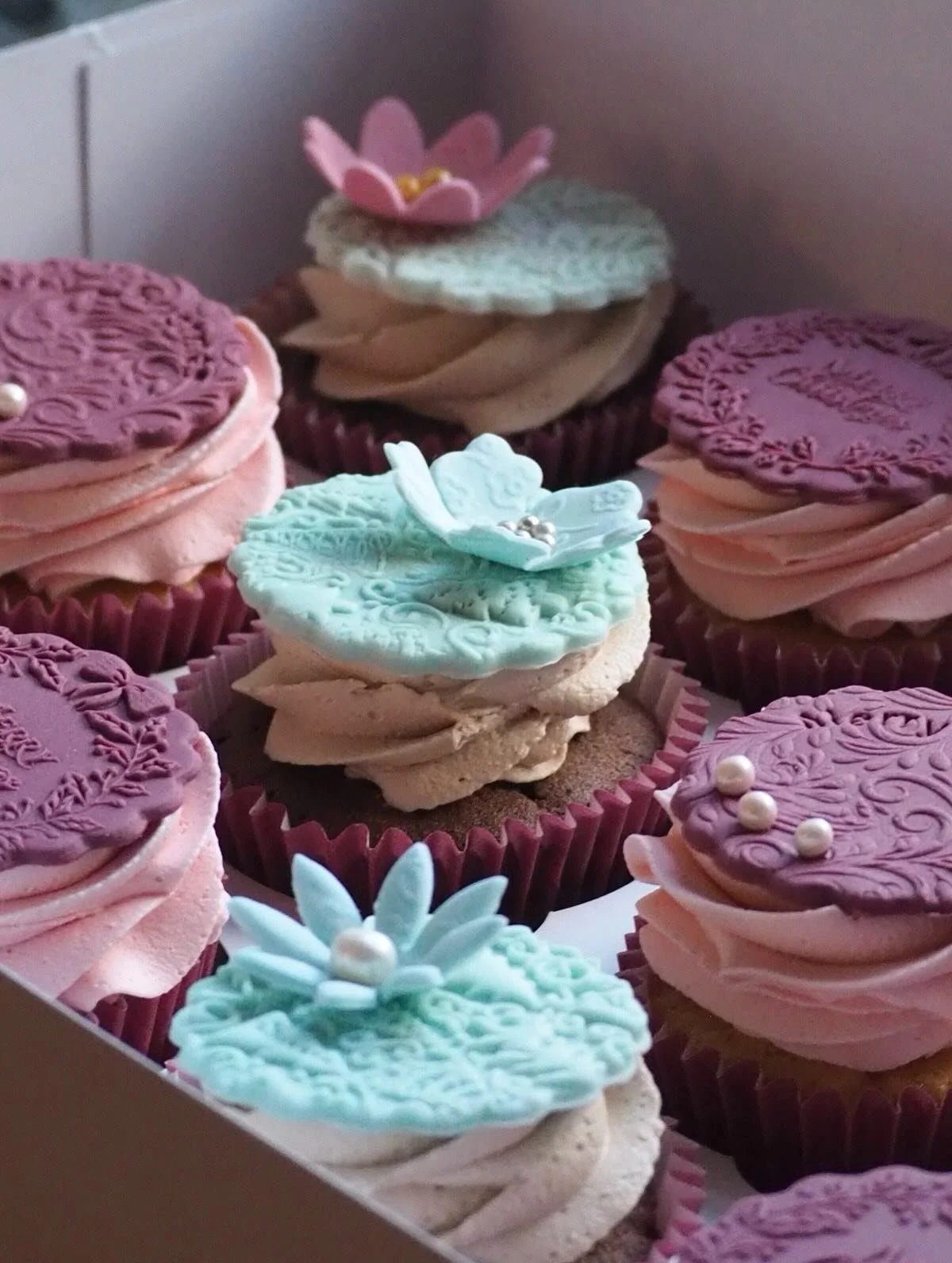 🎄I&rsquo;m turning Christmas from red and green to burgundy and mint. And it&rsquo;s making me very happy. Who&rsquo;s with me? 

#ipreview via @preview.app