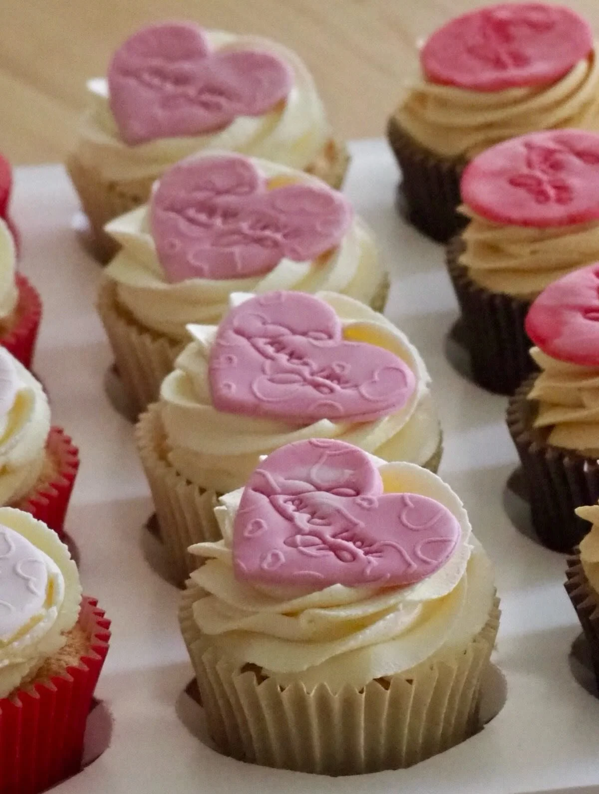 ❤️ All you need is love and a box of cupcakes 😍💕😍💋🌹 

 #valentinesday #valentinescakes #ipreview via @preview.app