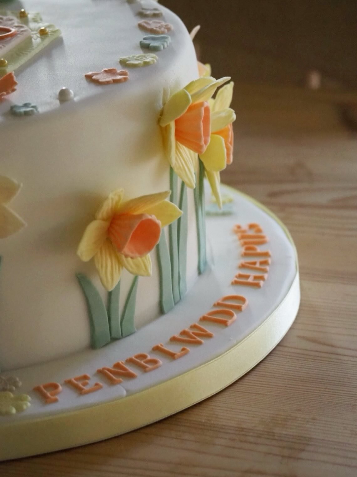 ☀️Hey spring is that you? 

 #ipreview via @preview.app #daffodilseason #springcakes #judithbondcakes