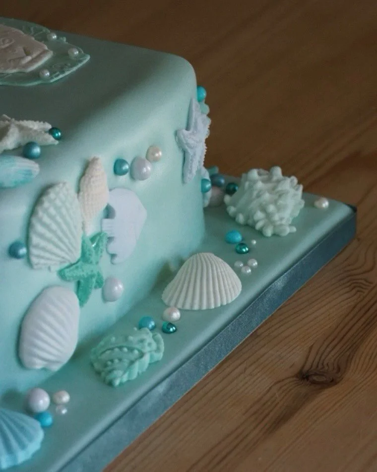 🌊 SHE SELLS SEASHELLS &bull; if beach vibes are your thing, join the queue for this cake! It&rsquo;s one of my most popular designs. 

 #ipreview via @preview.app