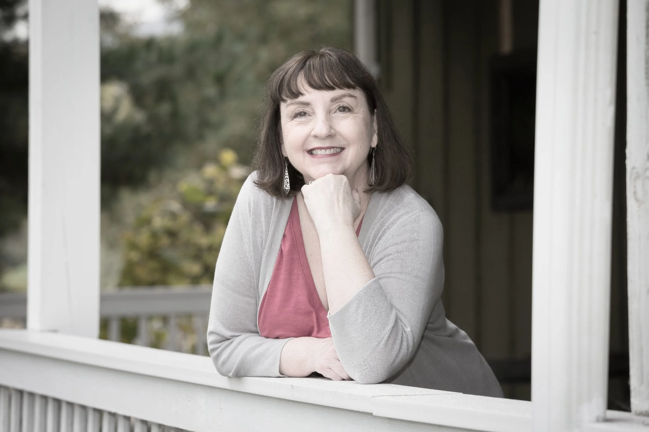 photo of Susan Saint-Rossy with chin resting on hand