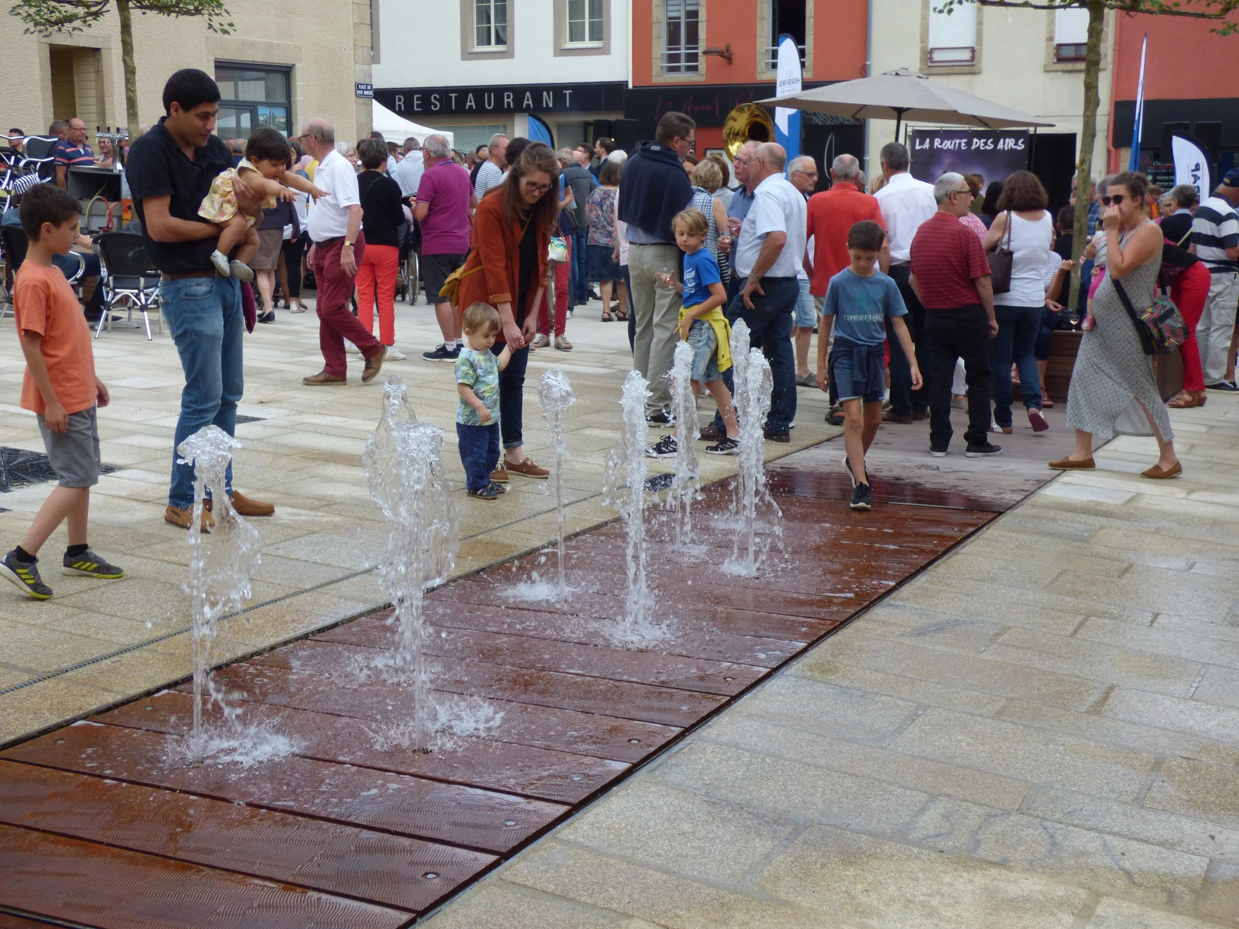 Fontaine Les Herbiers.JPG
