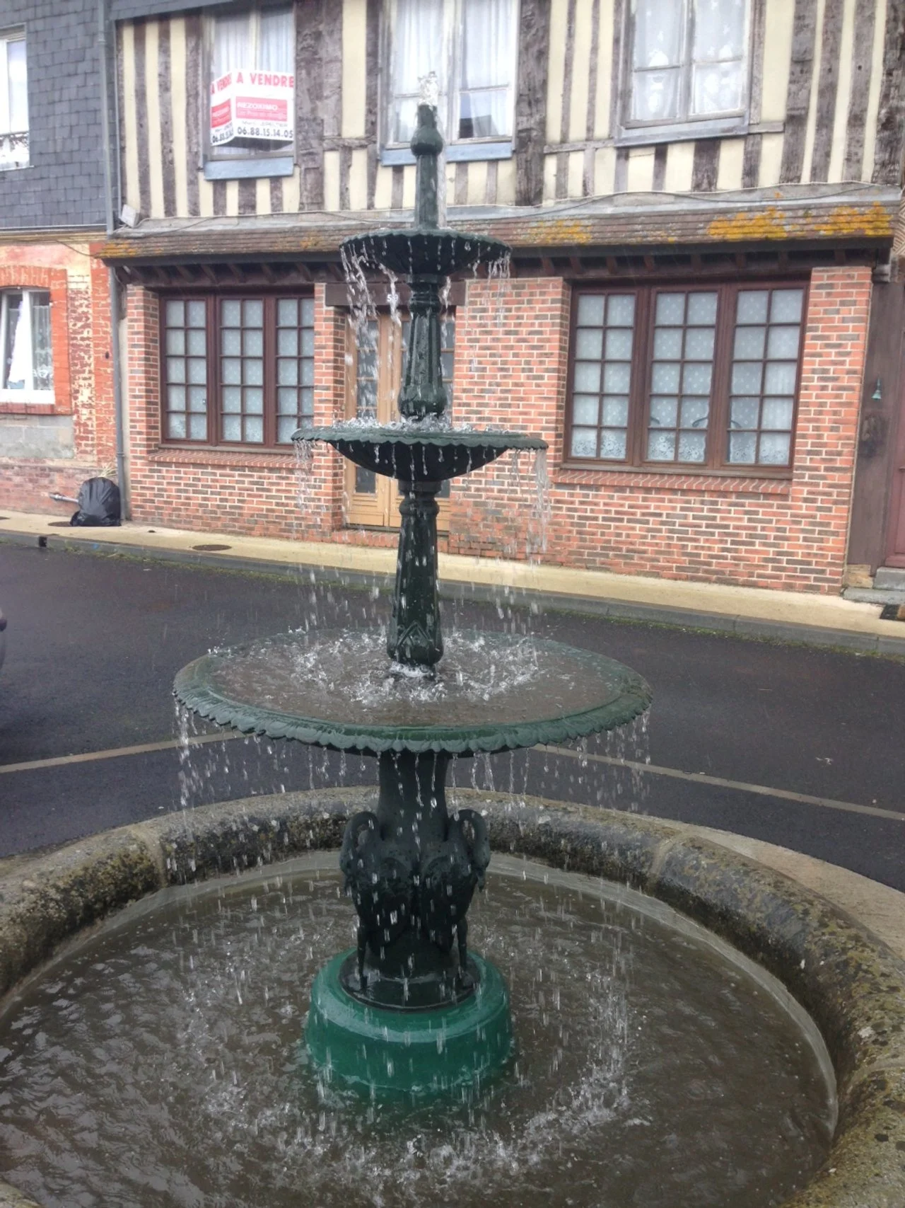 Fontaine Crèvecoeur.JPG