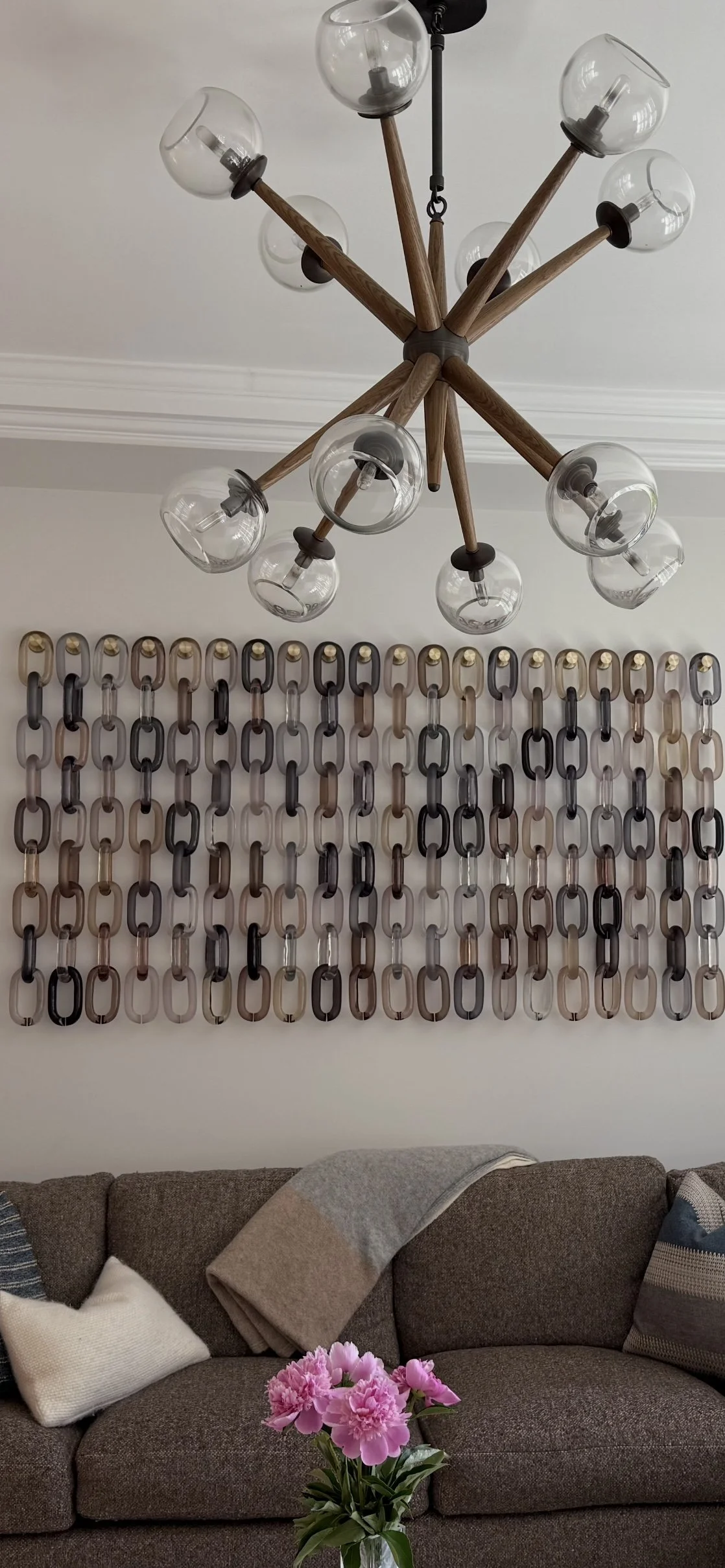 20 across (80”) x 9 down (40.5”), 180 links.  Lt. Khaki,Matte Lt, Khaki, Dark Khaki, Matte Dark Khaki, Mushroom Brown, Matte Mushroom Brown, Lt. Mushroom Brown, Matte Lt. Mushroom Brown, Matte Taupe, Champagne, Chocolate, Matte Chocolate, Lt. Grey, M