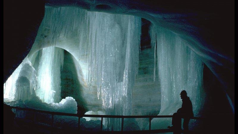  dachstein giant ice caves 
Spectacular NEW production: cave bears, suspension bridge, light & sound show: the completely restaged Dachstein Giant Ice Cave offers a breathtaking adventure in rock and ice. Further sightseeing options: Krip