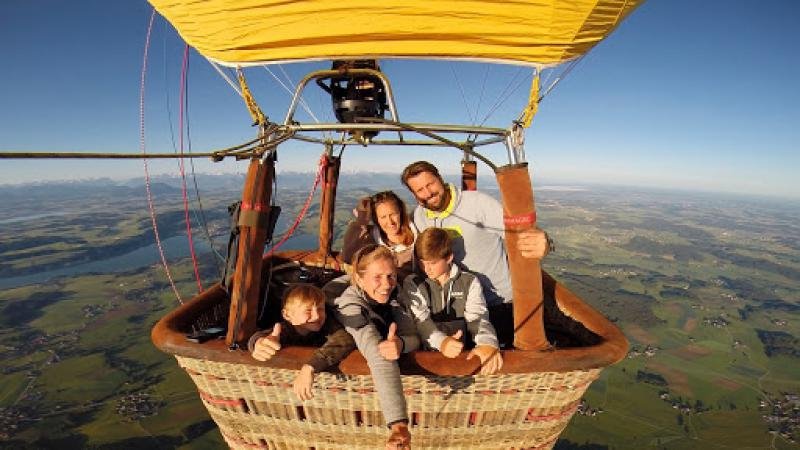  deluxe hot air balloon rides 
Are you looking for an exhilarating adventure? Experience our beautiful Salzkammergut from above and feel FREE for a while, including a breathtaking 360° view. Only the wind knows