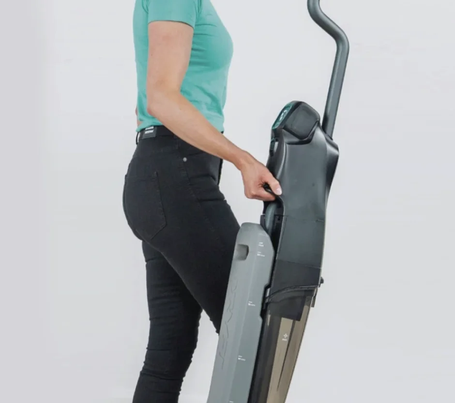 Easy to carry lightweight scrubber dryer