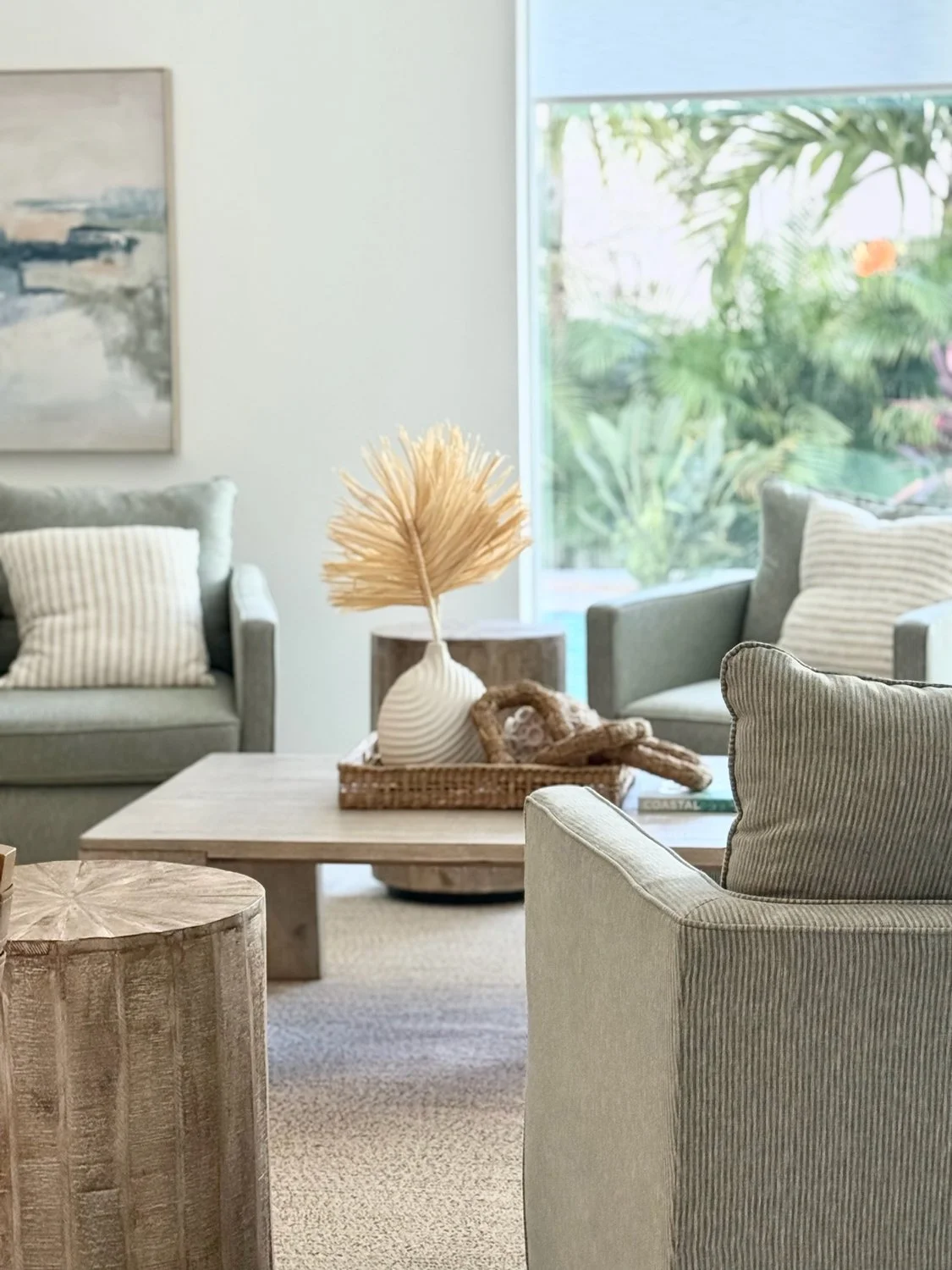 Seating-area-with-coffee-table-in-center.jpg