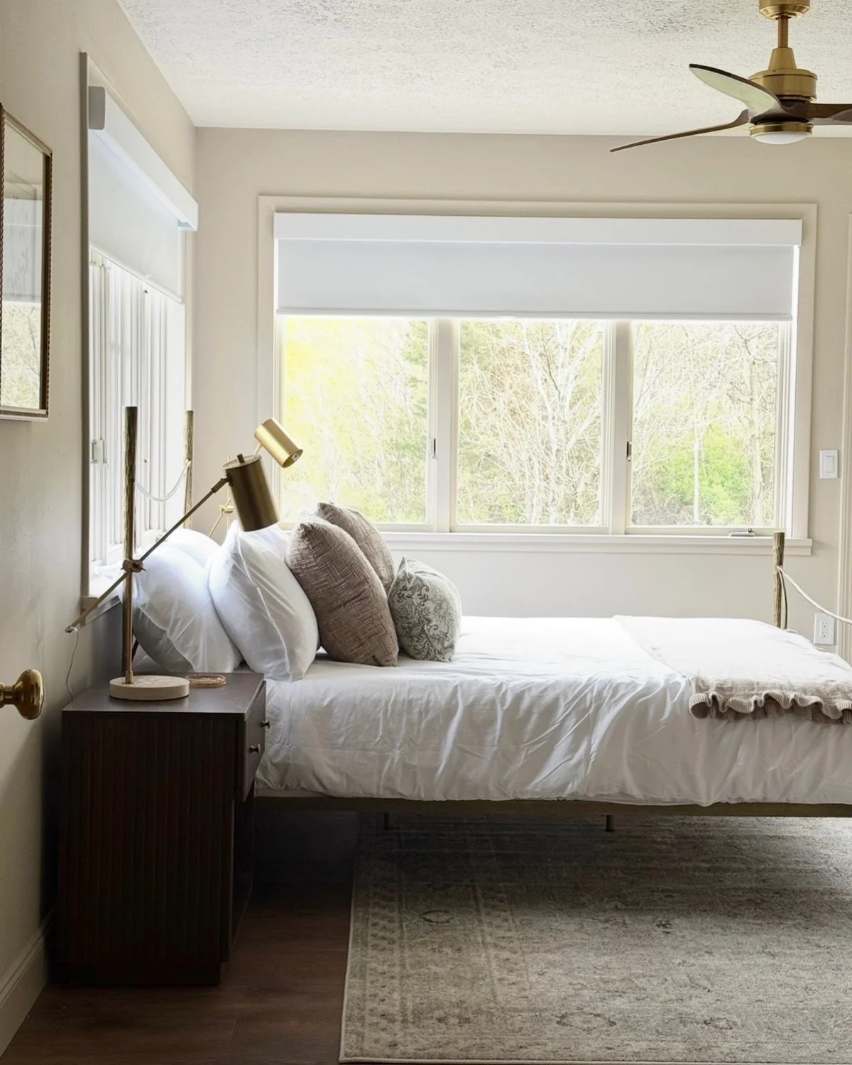 Minimalist-bedroom-with-gold-lamp-side-profile-of-bed.jpg