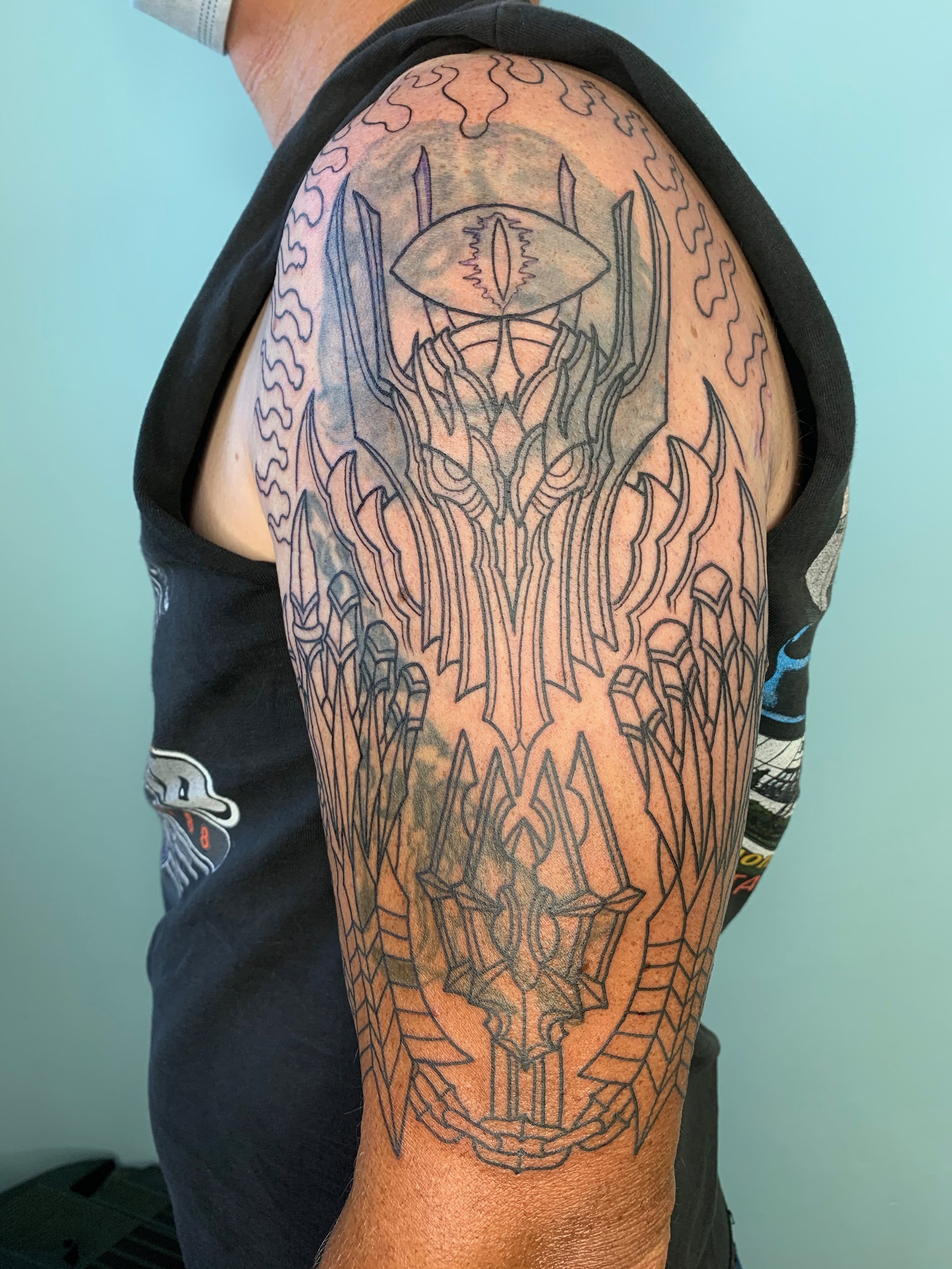 Sesssion 1: Outline of Sauron from Lord of the Rings with gauntlets, tower eye, and weapon.