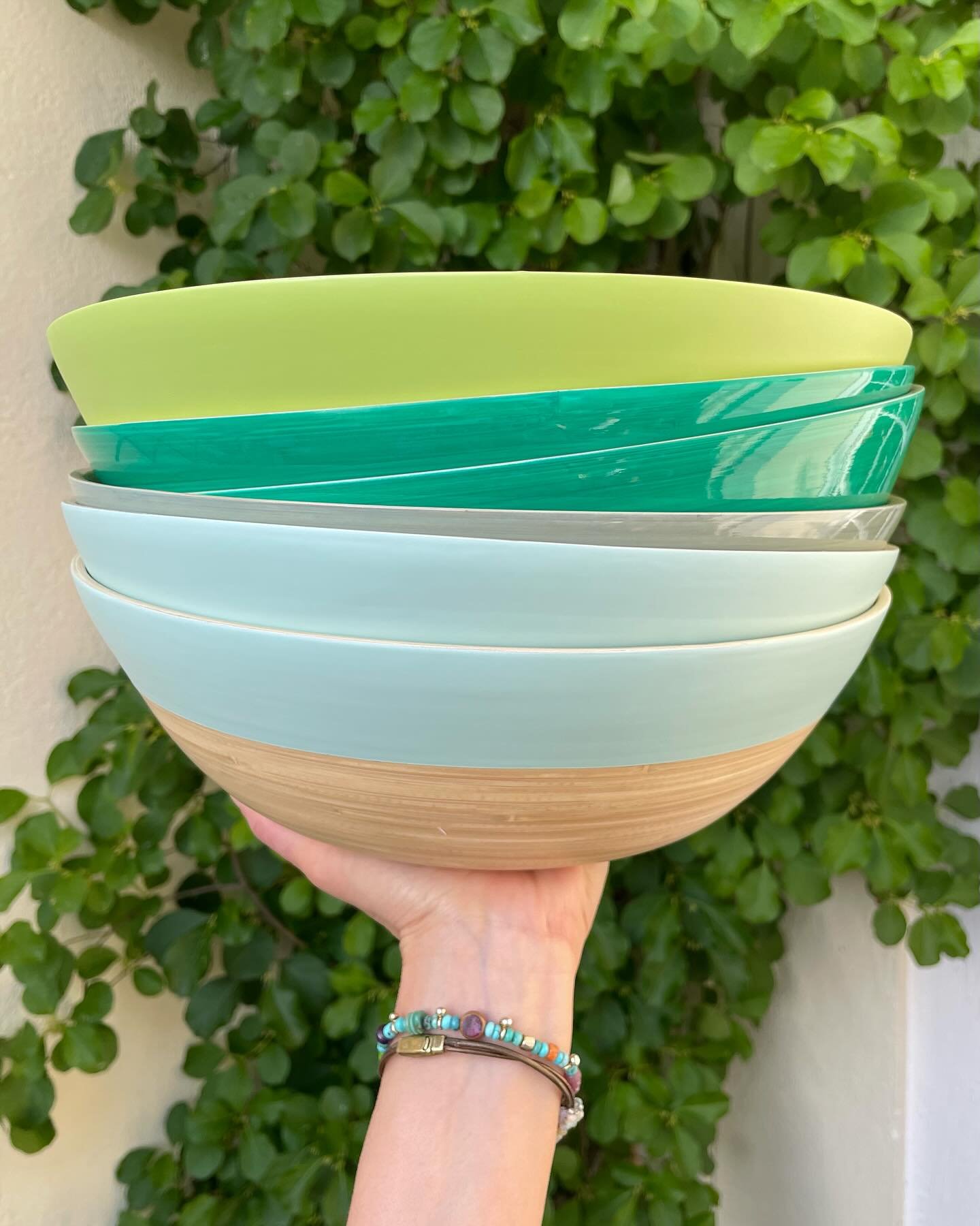Is it summer yet?🌞⛱️Our handcrafted, sustainable bamboo bowls are perfect for all the outdoor gatherings you'll enjoy this summer. Restocked with new designs, and more colors to add to your collection😎