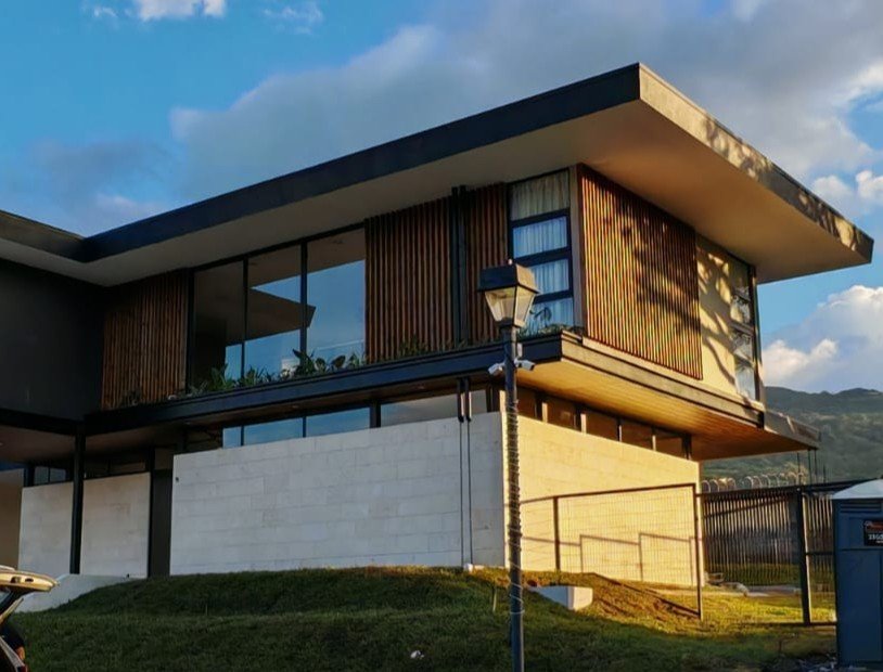 Casa Santa Ana Louvers - LUNAWOOD
