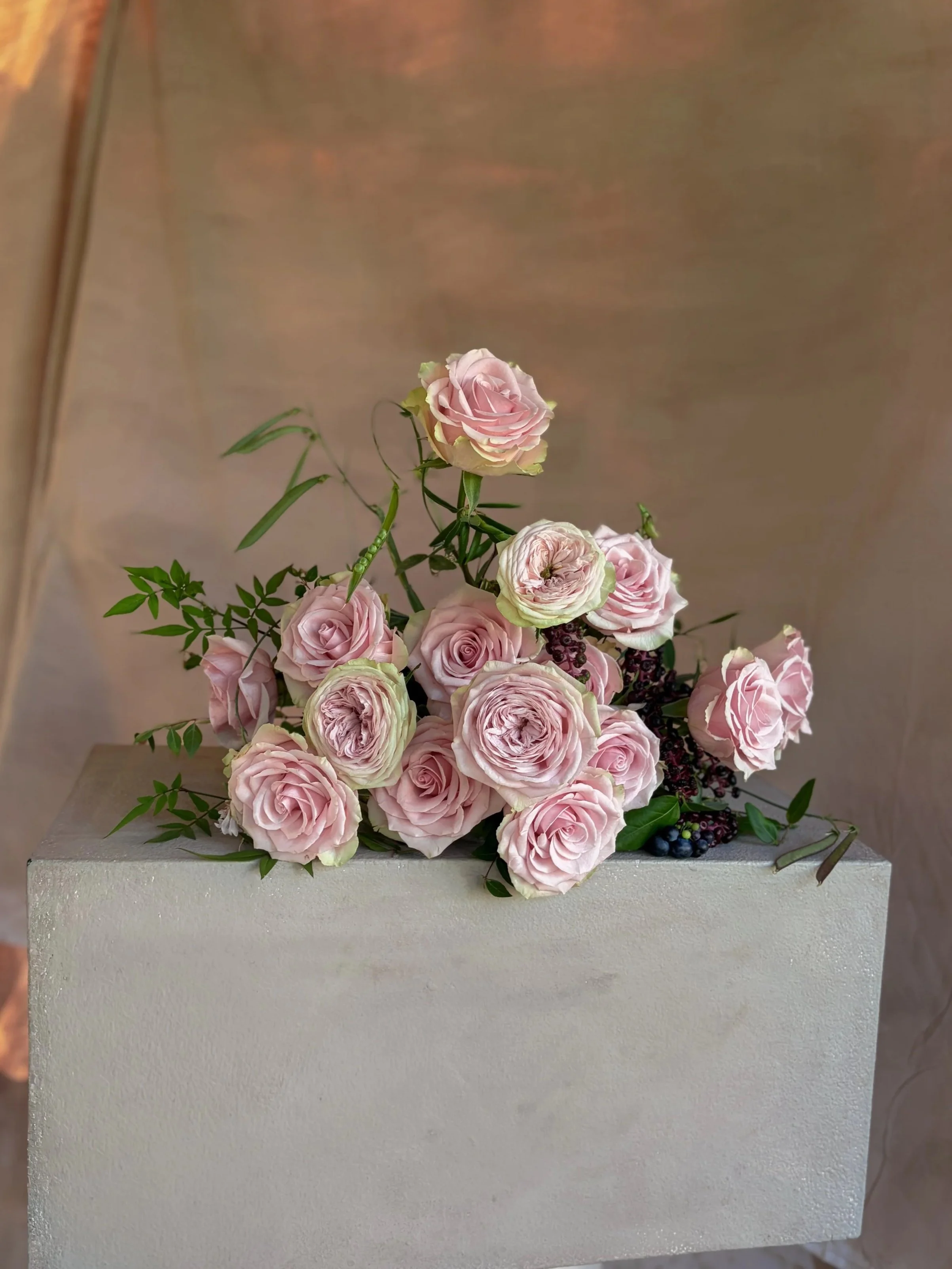 pink_roses_tables.jpg