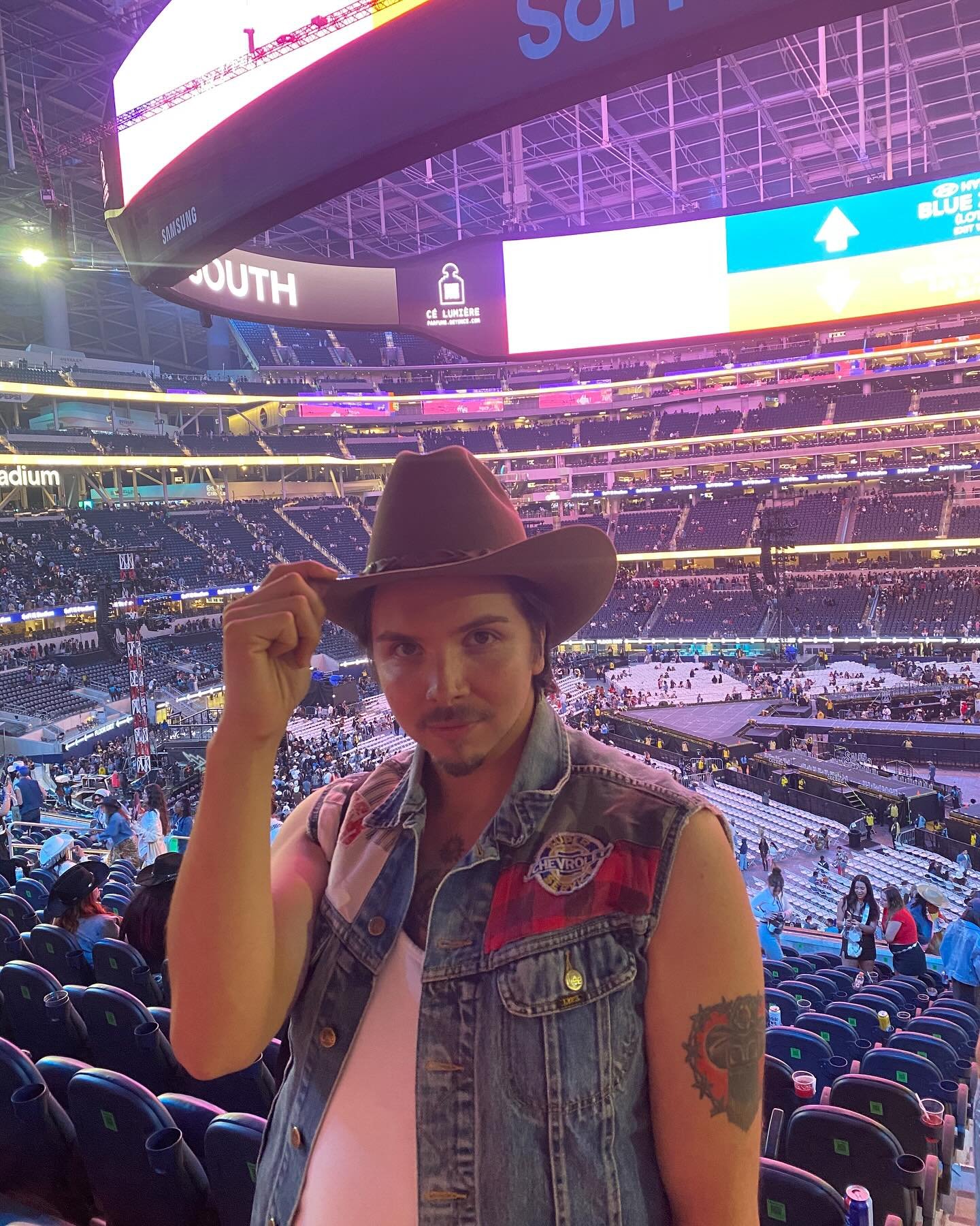 Seeing Beyoncé for the 3rd time in my life and she never fails to inspire me.
Tears were cried. Dancing ensued. Yees were Hawed.
So…
Bounce on that shit. DANCE 🤠🪩🐴