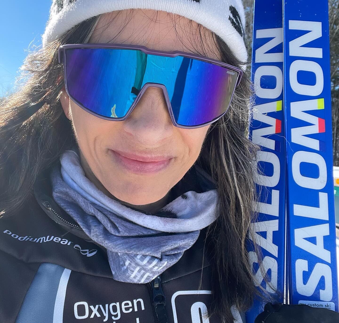 Hard days feel good. Especially when the snow is 👌🏻, the ☀️ is shining and your equipment is the best 🏆 💙. 
#nordicskiing #xcskiing #xcskiracing #bestskis #bestshades #raceprep #xcskiracing #equipmentmatters #loveyourskis #salomonwmn #salomonnord