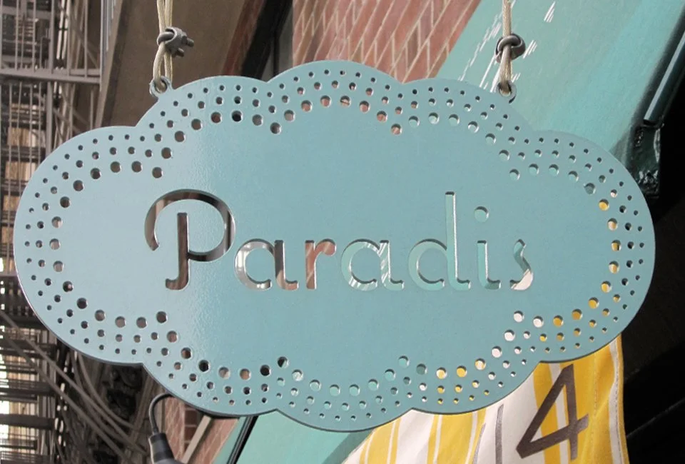 Paradis_Sign.jpg