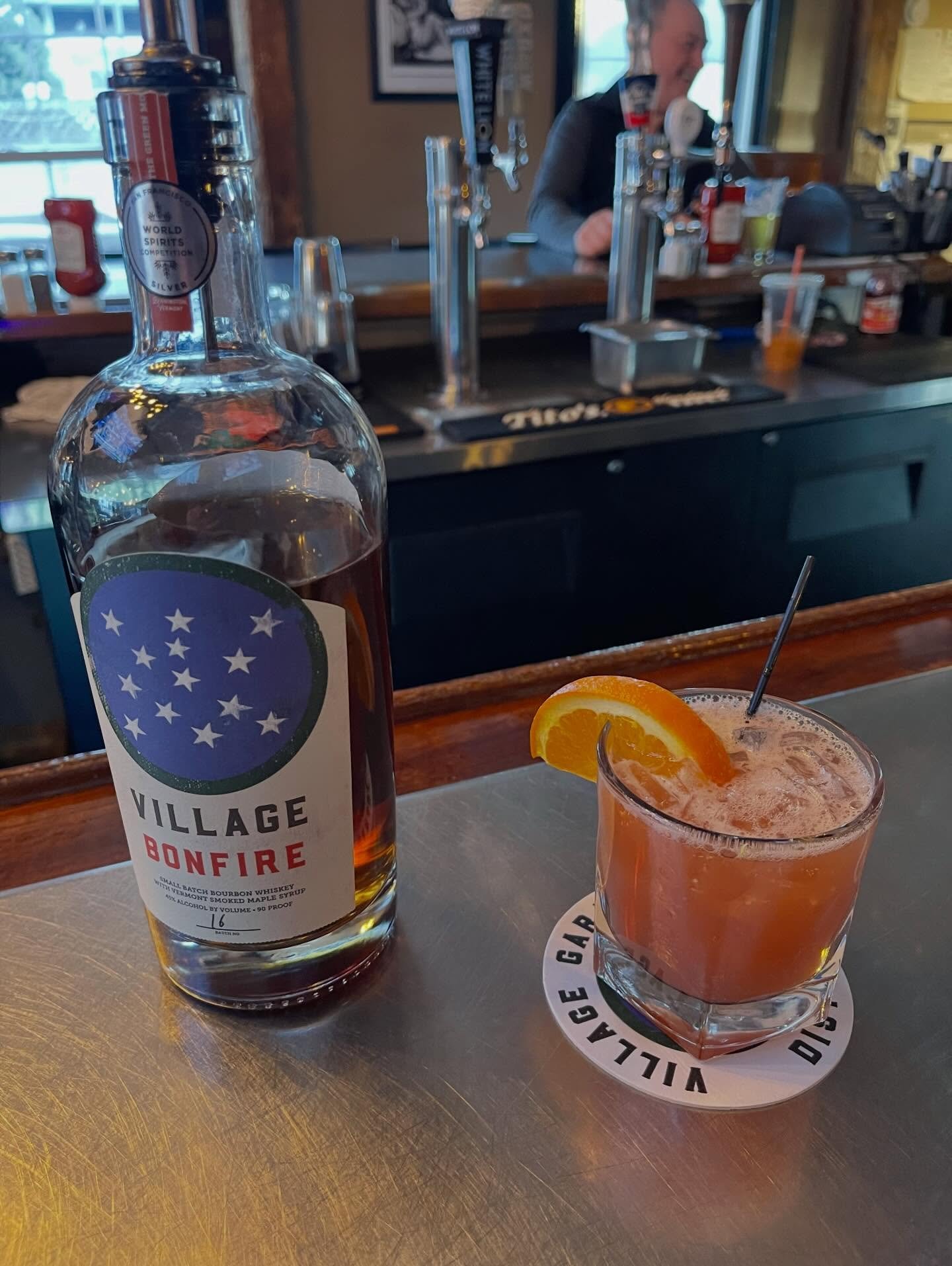 On these cold February days, take off the chill with the Winter Bonfire Punch featuring our award winning Bonfire smoked maple bourbon🥃 @water_st_grill_ma is where you&rsquo;ll find this tasty libation🍸Locals supporting locals #bourbon #berkshires 