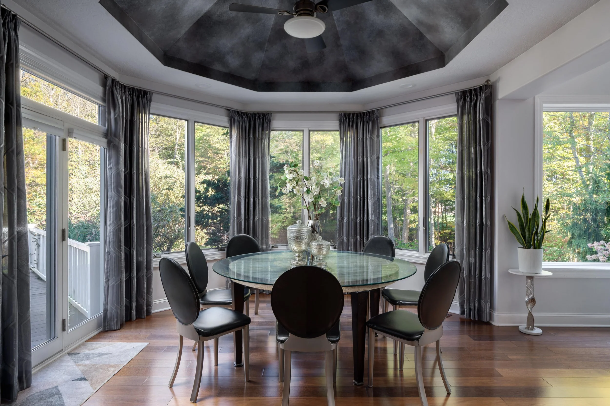 full-service-interior-design-richland-county-oh-custom-window-treatments-dining-room-with-dark-features-dark-ceiling-detail.jpg