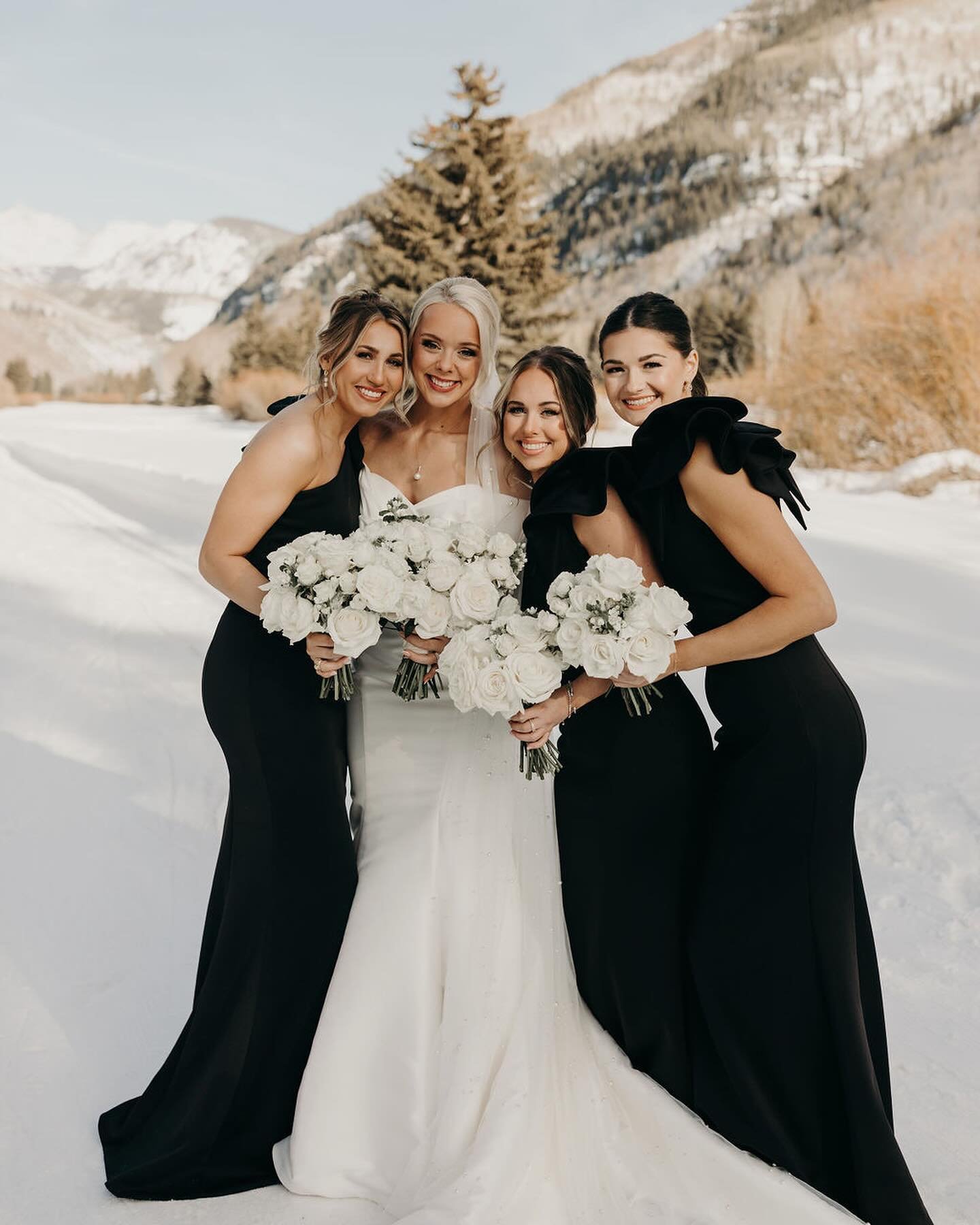 Definitely not missing winter but in love with these details from K+S&rsquo;s intimate winter wedding at @fsvail - @littlevalleyweddings transformed their space perfectly! 📷: @threebirdsphotography