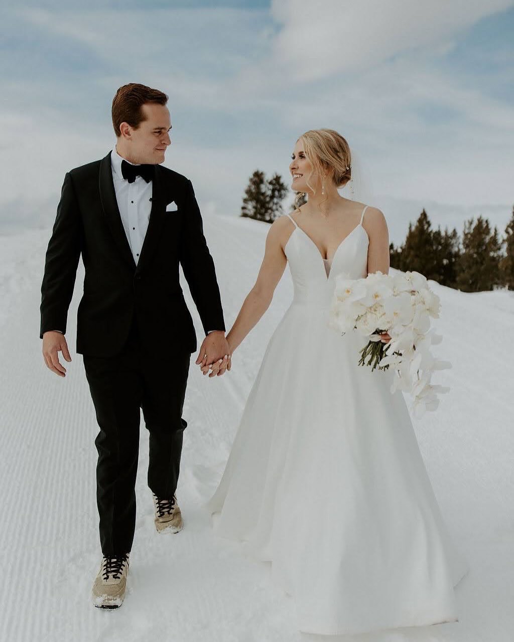 Creating proposals on a snowy day lets me revisit past clients. I loved this snowy wedding and sweet family! 📷: @bridgetrburnett