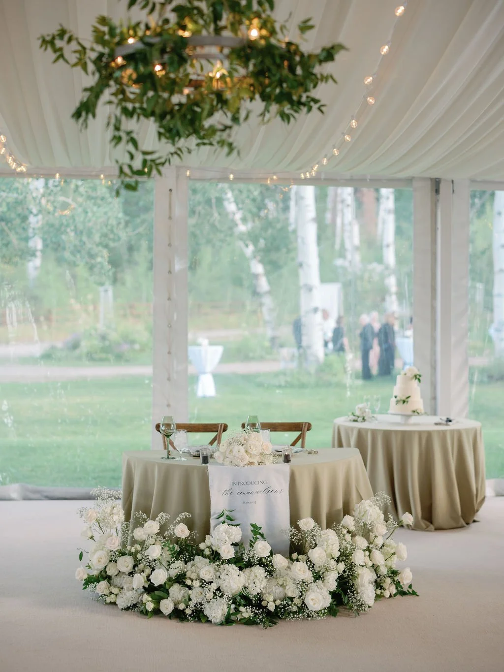 flying diamond ranch sweetheart table