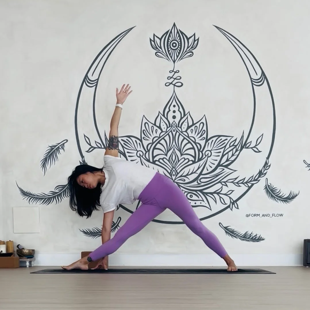 💜 New classes starting this Friday with @yoginiying 💜 4pm Mat Pilates, &amp; 5:30pm Form + Flow Vinyasa at Queensbridge 

Come join! 

#matpilates #yoga #pilates #vinyasa #vinyasaflow #formandflow #longislandcity #astoria