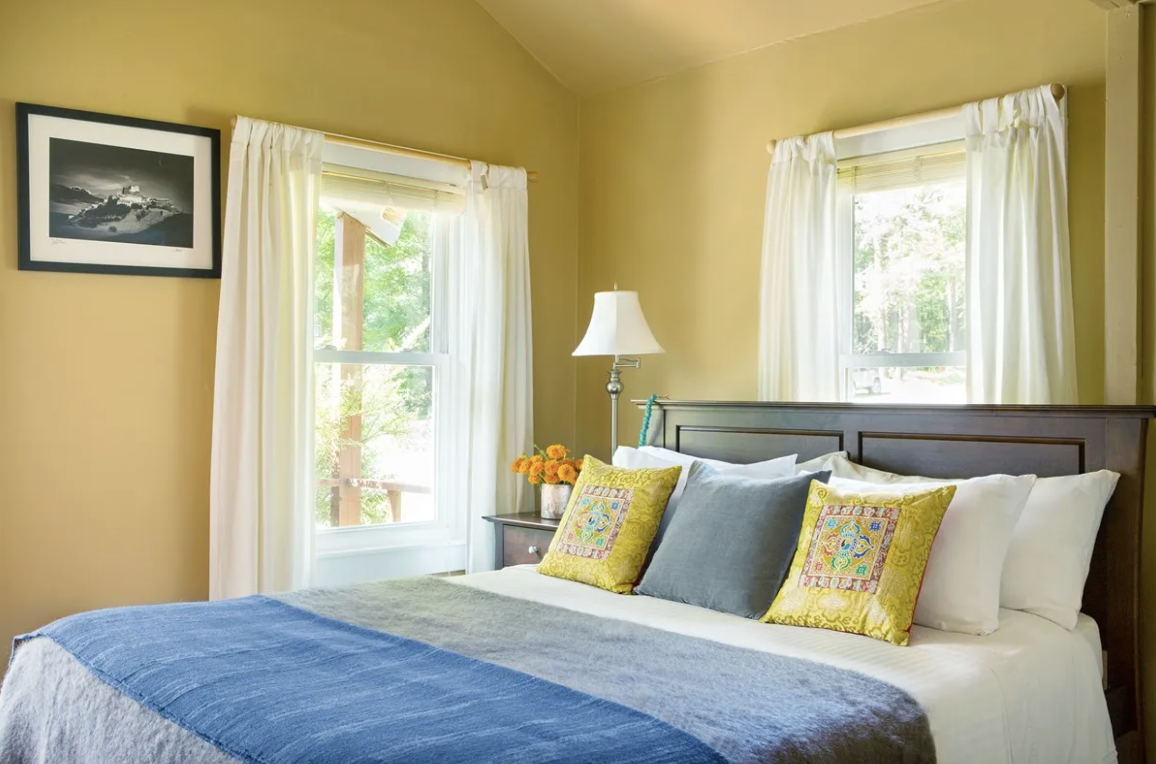 Private Room / Private Bath