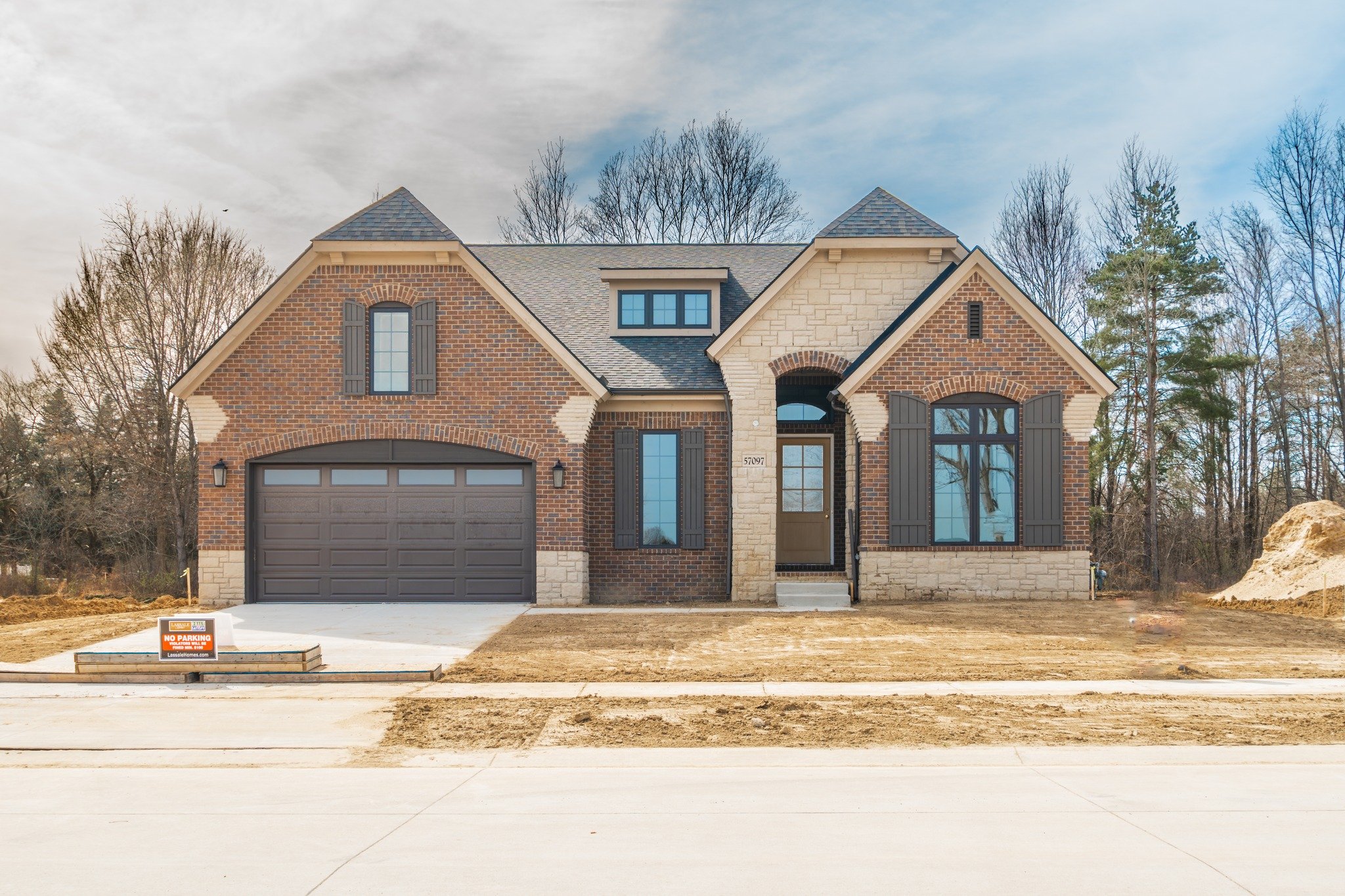 ⏱️Est. Completion Date: May 2024
📍57097 Meadowridge in Washington Twp

$889,900.00
⭐️ 3 🛌 3.5 🛁
⭐️ En Suite Loft
⭐️ 2,583 Sqft
⭐️ Covered Loggia
⭐️ Kitchen Appliances Included
⭐️ Sod, Sprinklers and front landscaping included

A Ranch Villa with a